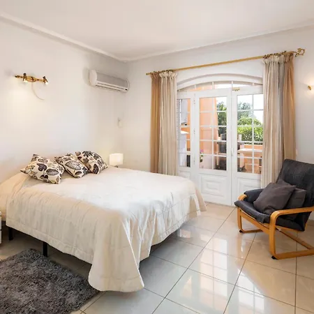 Da Marinha Apartment *